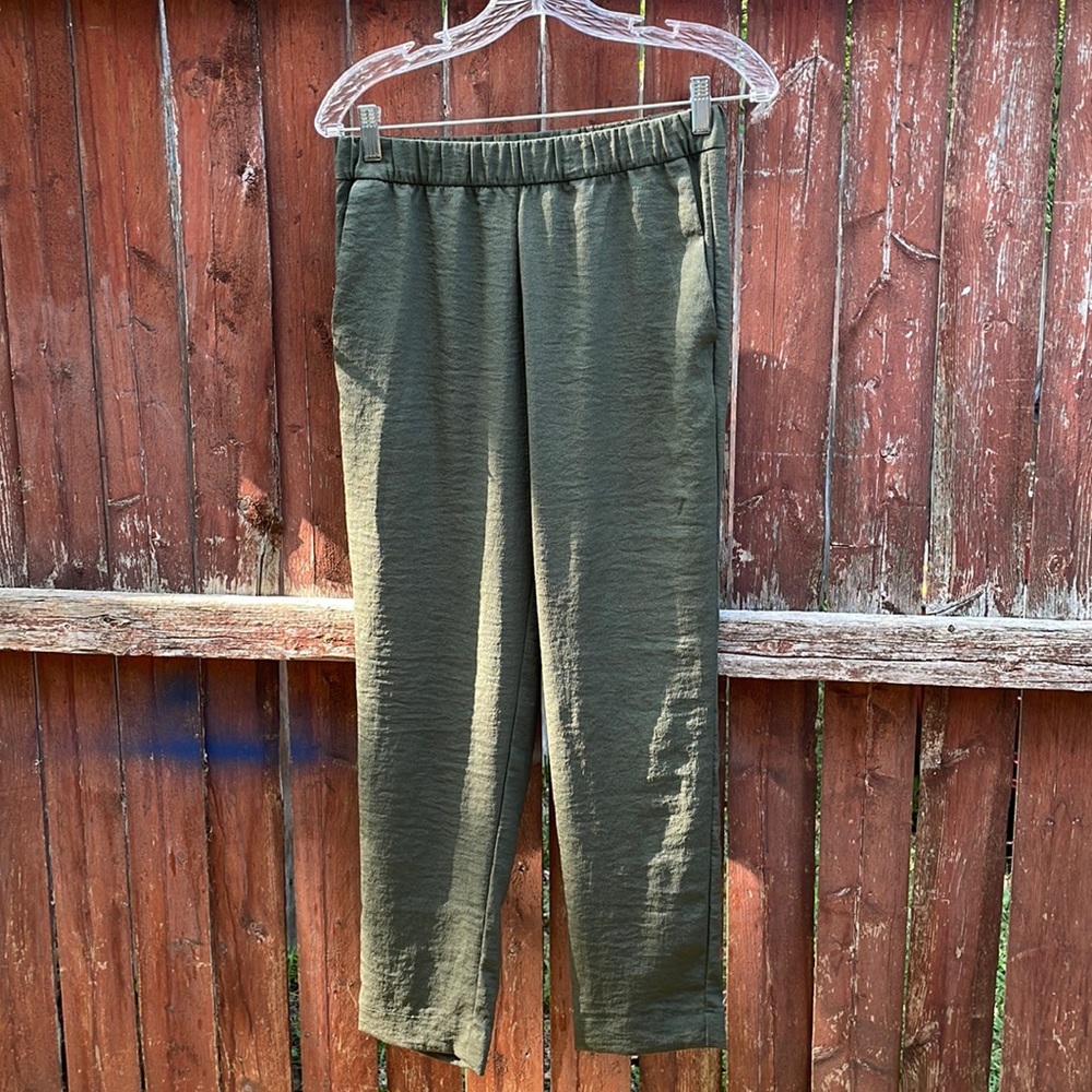 H&M elastic waist army green pants with pockets | size 6
